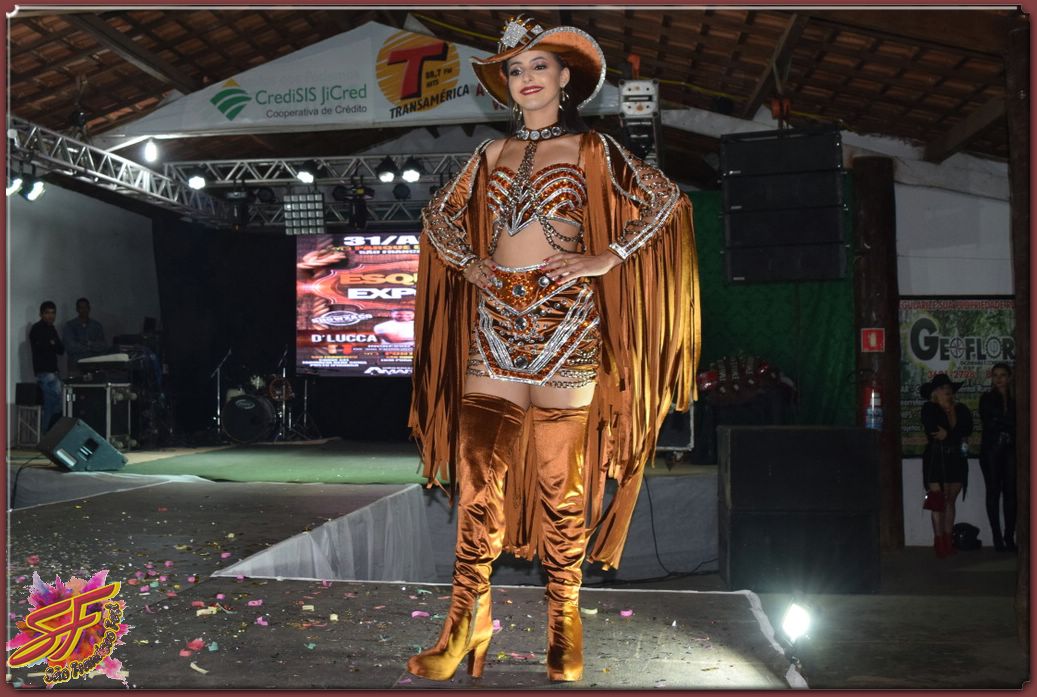 DESFILE DA RAINHA DA EXPOVALE 2019